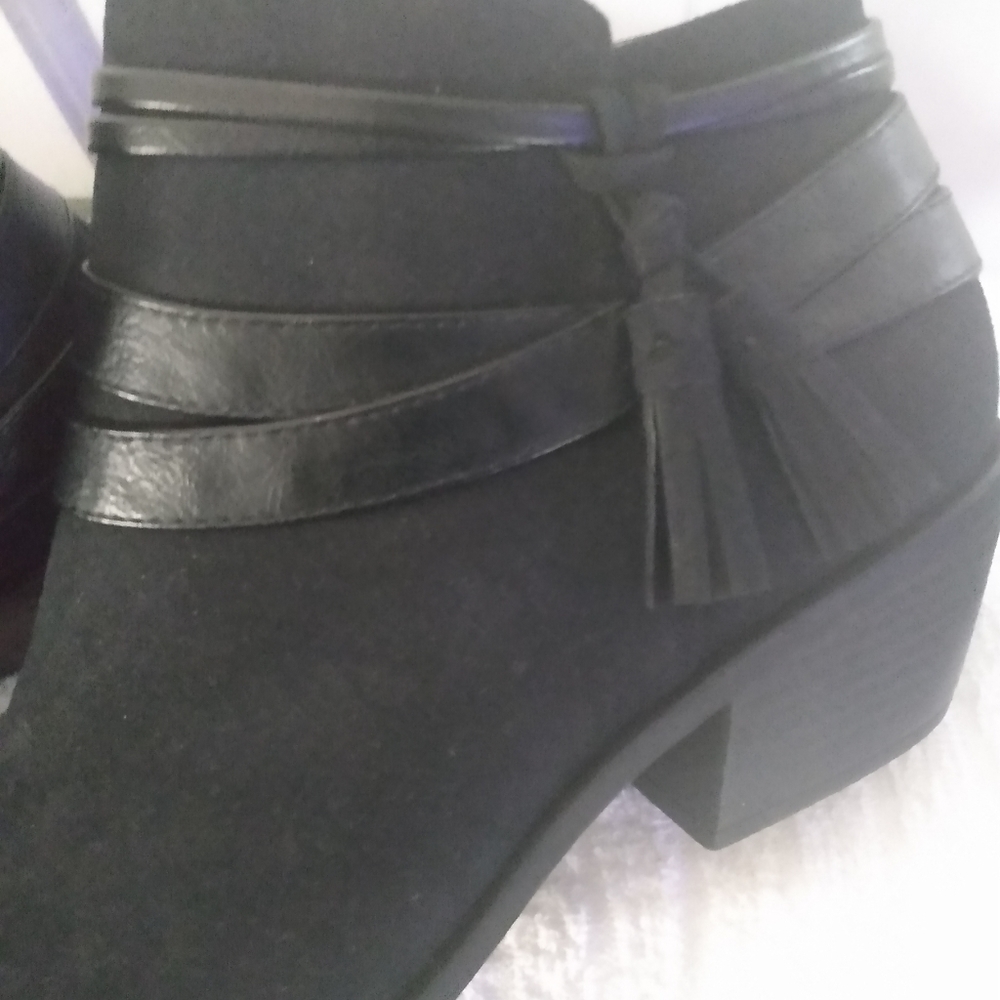 Boots - Picture 4 of 5